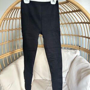 Fabletics Black Ribbed Leggings | Small
